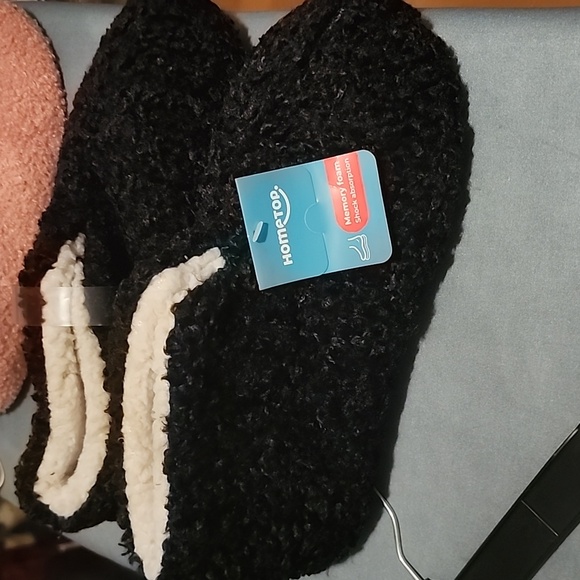 HomeTop Shoes - New w/tags Memory foam size 10 Women Slippers... Black.